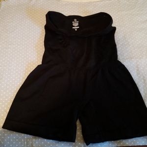 Blanqi maternity shorts Large